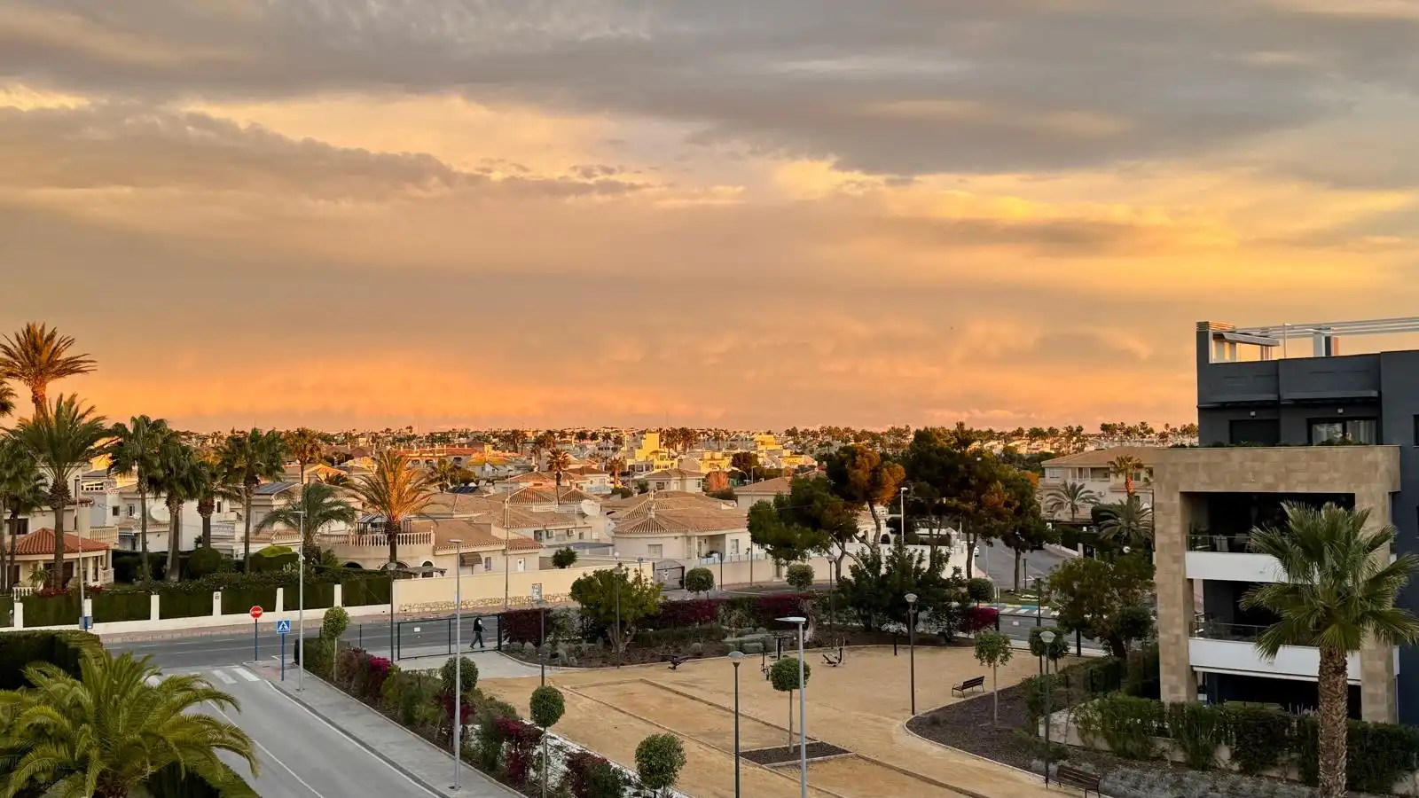 Vista exterior de Àtic de lloguer en Orihuela amb Aire condicionat, Calefacció i Terrassa