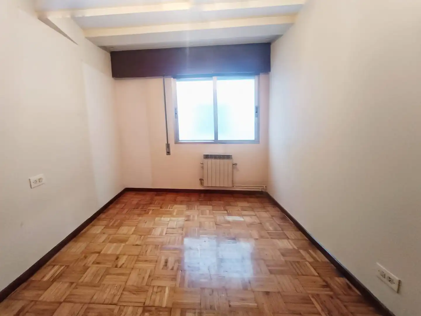 Dormitori de Pis en venda en Pontevedra Capital  amb Calefacció, Parquet i Traster