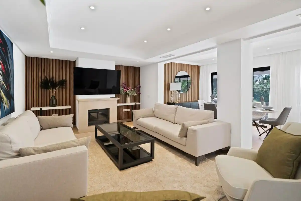 Sala d'estar de Casa o xalet en venda en Marbella amb Aire condicionat, Calefacció i Jardí privat