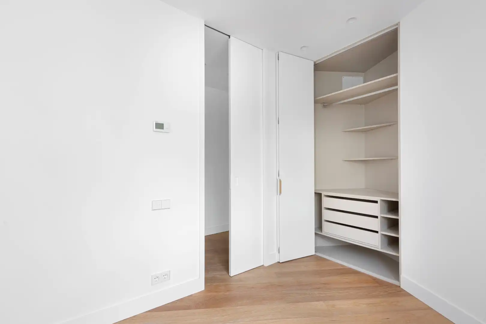 Bedroom of Attic for rent in Madrid  with Air Conditioner, Heating and Storage room