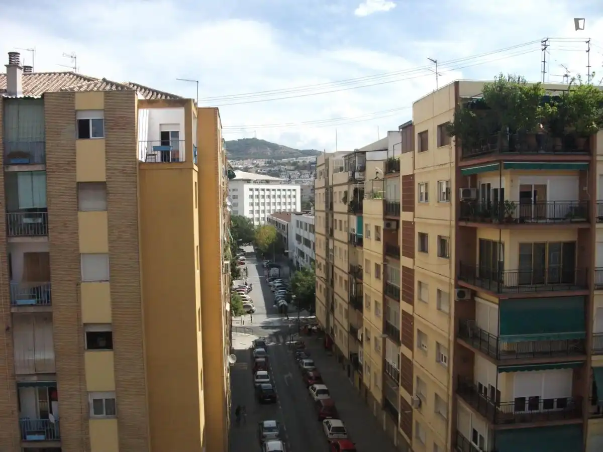 Vista exterior de Apartament per a compartir en Granada amb Moblat, Forn i Rentadora
