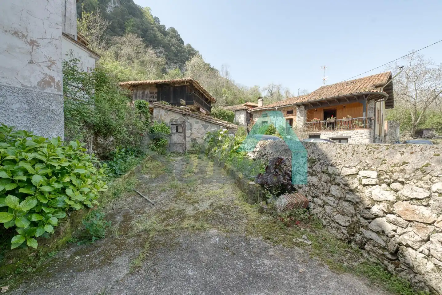 Vista exterior de Casa adosada en venta en Llanes con Calefacción, Parquet y Terraza