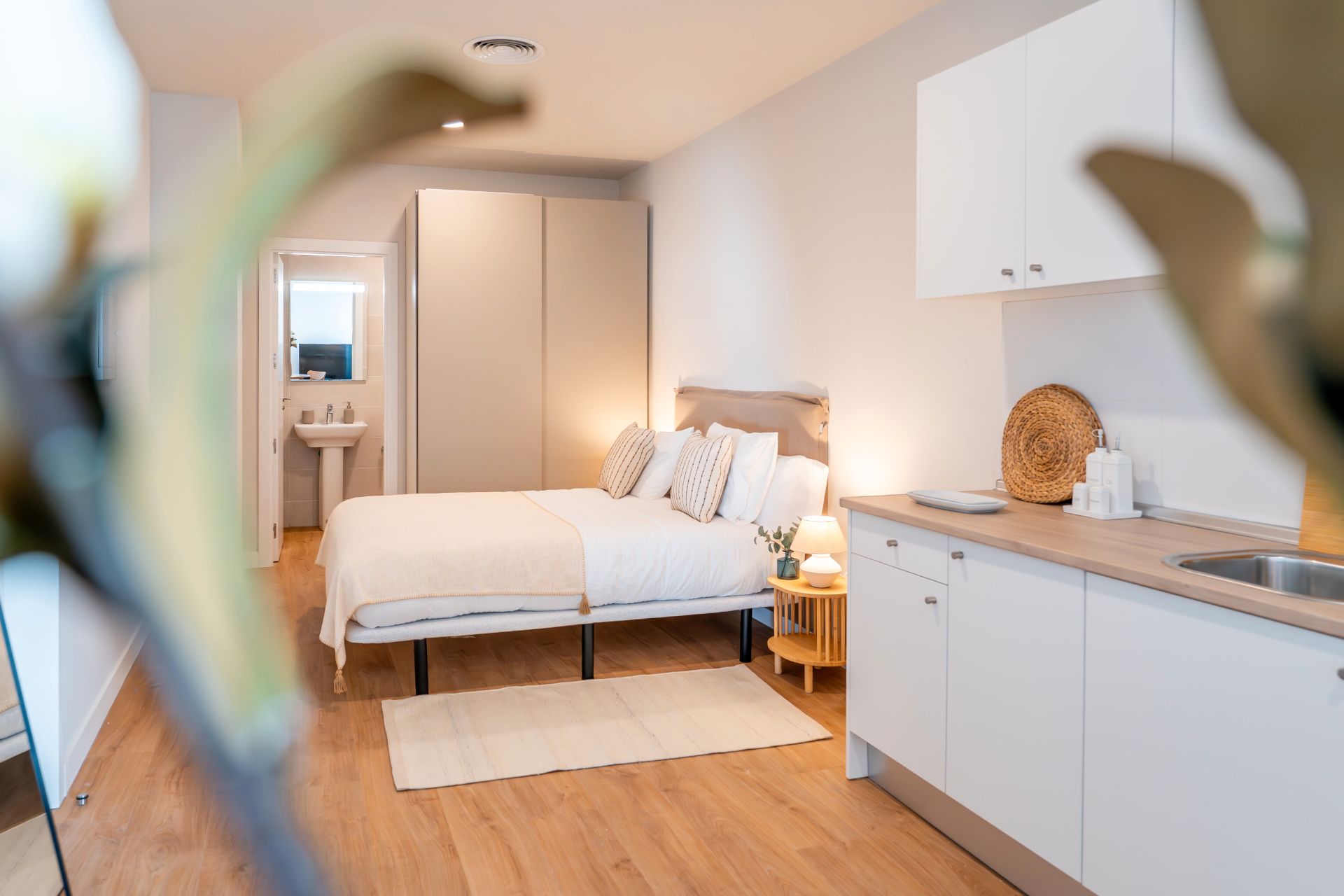 Habitación de Estudio de alquiler en  Sevilla Capital con Aire acondicionado, Calefacción y Amueblado