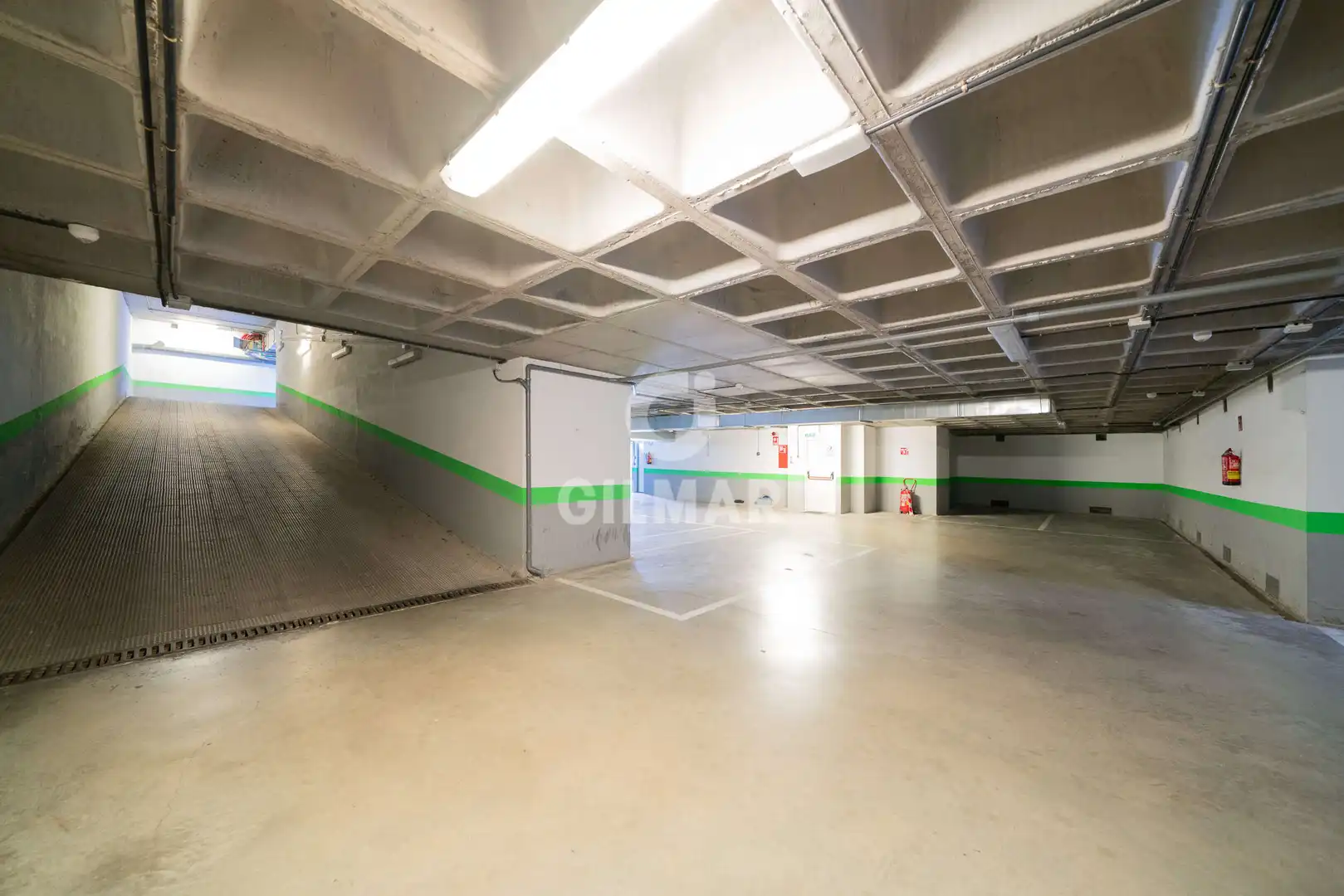 Parkplatz von Gebäude zur Miete in Madrid