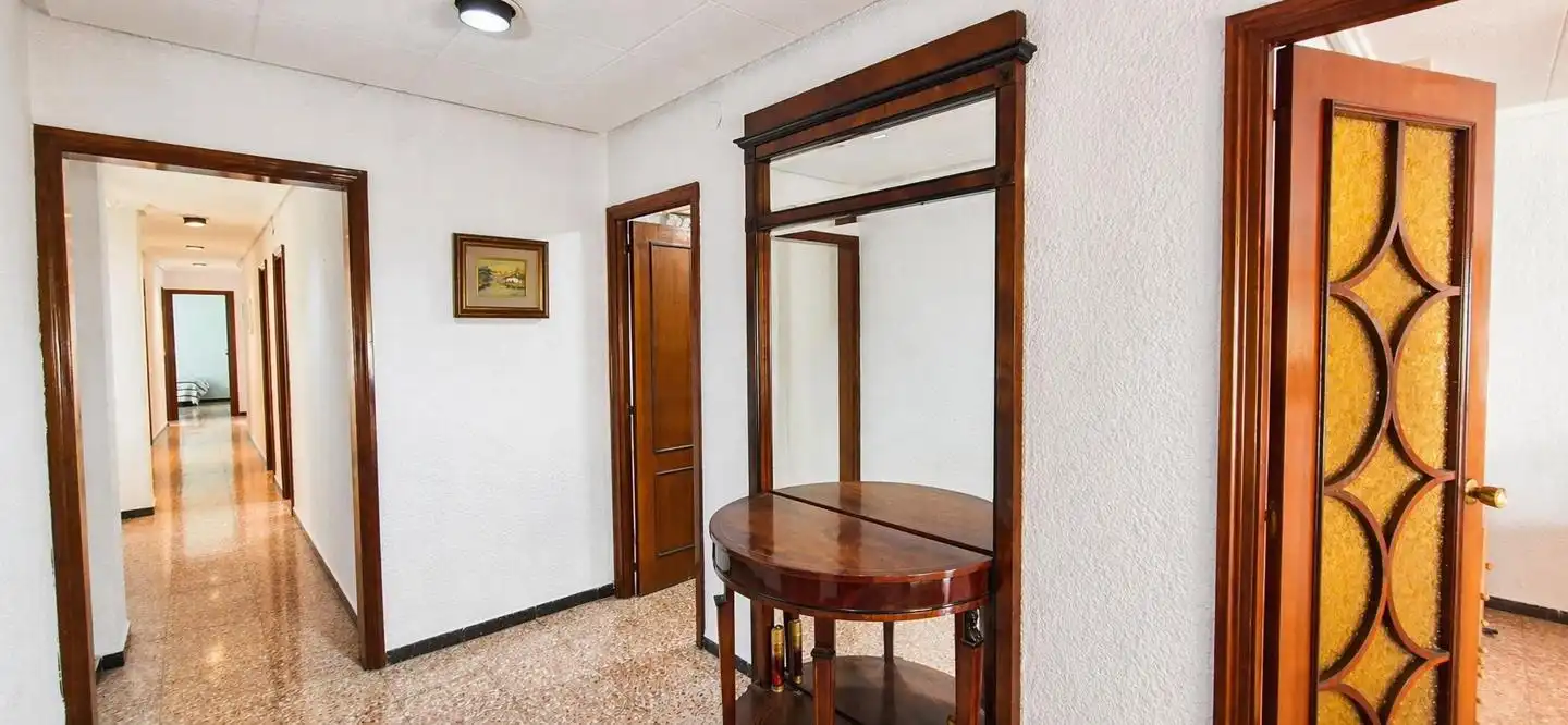Wohnung zum Verkauf in Elche / Elx mit Abstellraum und Möbliert