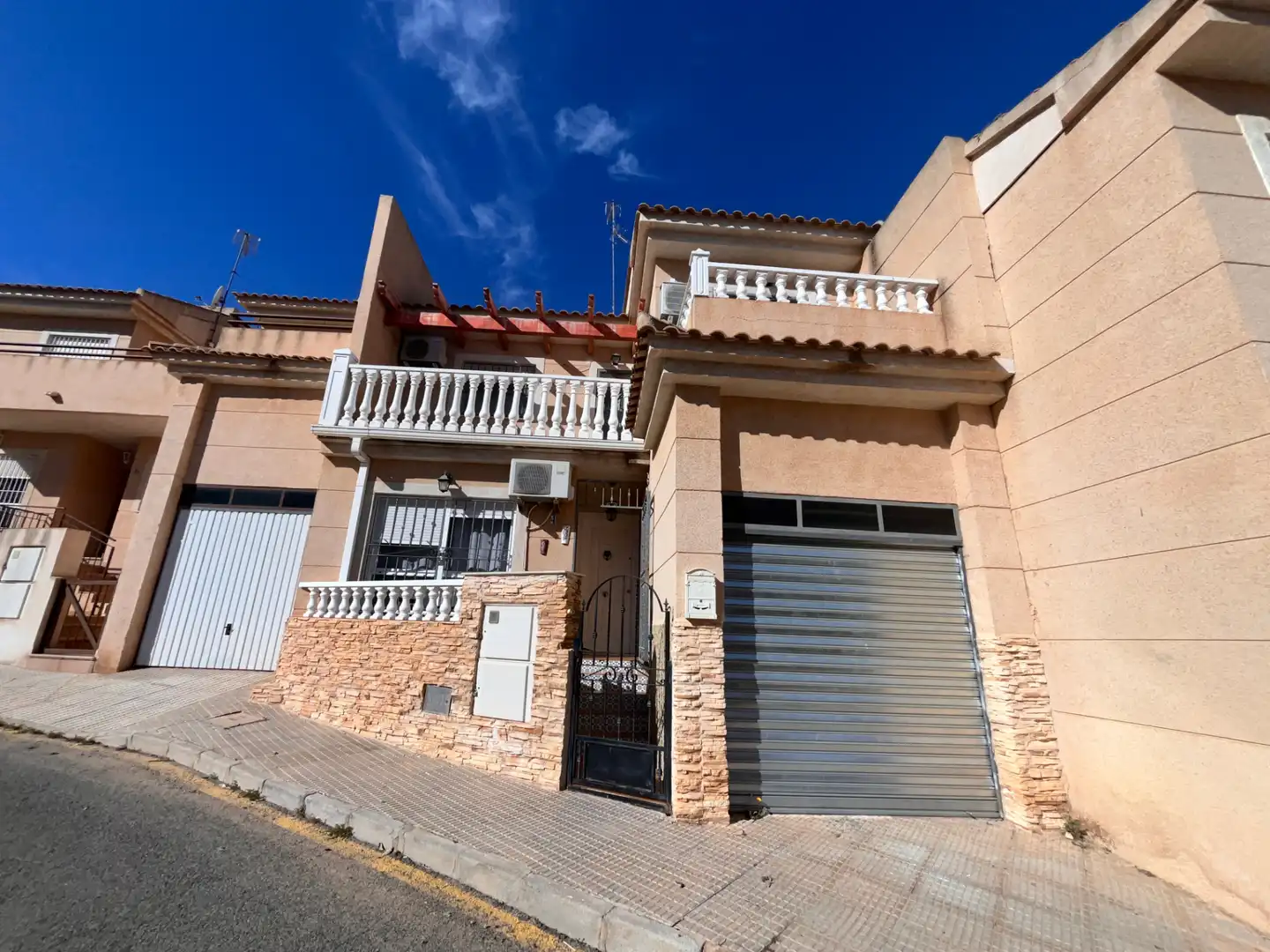 Vista exterior de Casa adosada en venta en Cartagena con Aire acondicionado, Calefacción y Jardín privado
