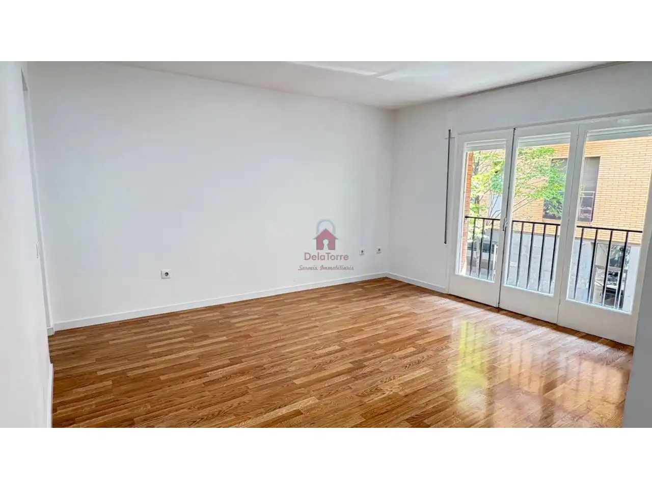 Bedroom of Flat for sale in Terrassa  with Air Conditioner, Parquet flooring and Balcony