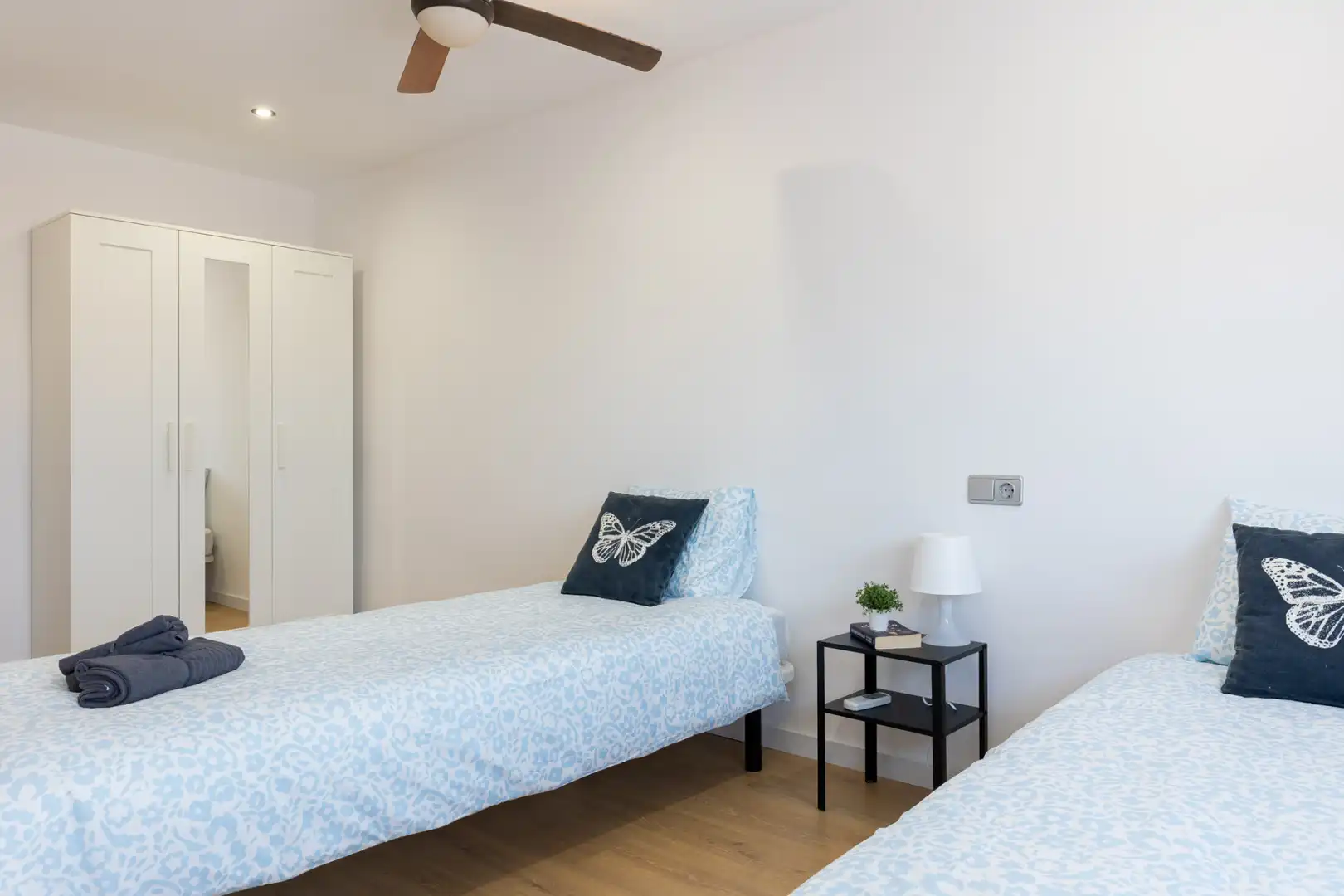 Bedroom of Flat for rent in Terrassa  with Air Conditioner, Heating and Parquet flooring