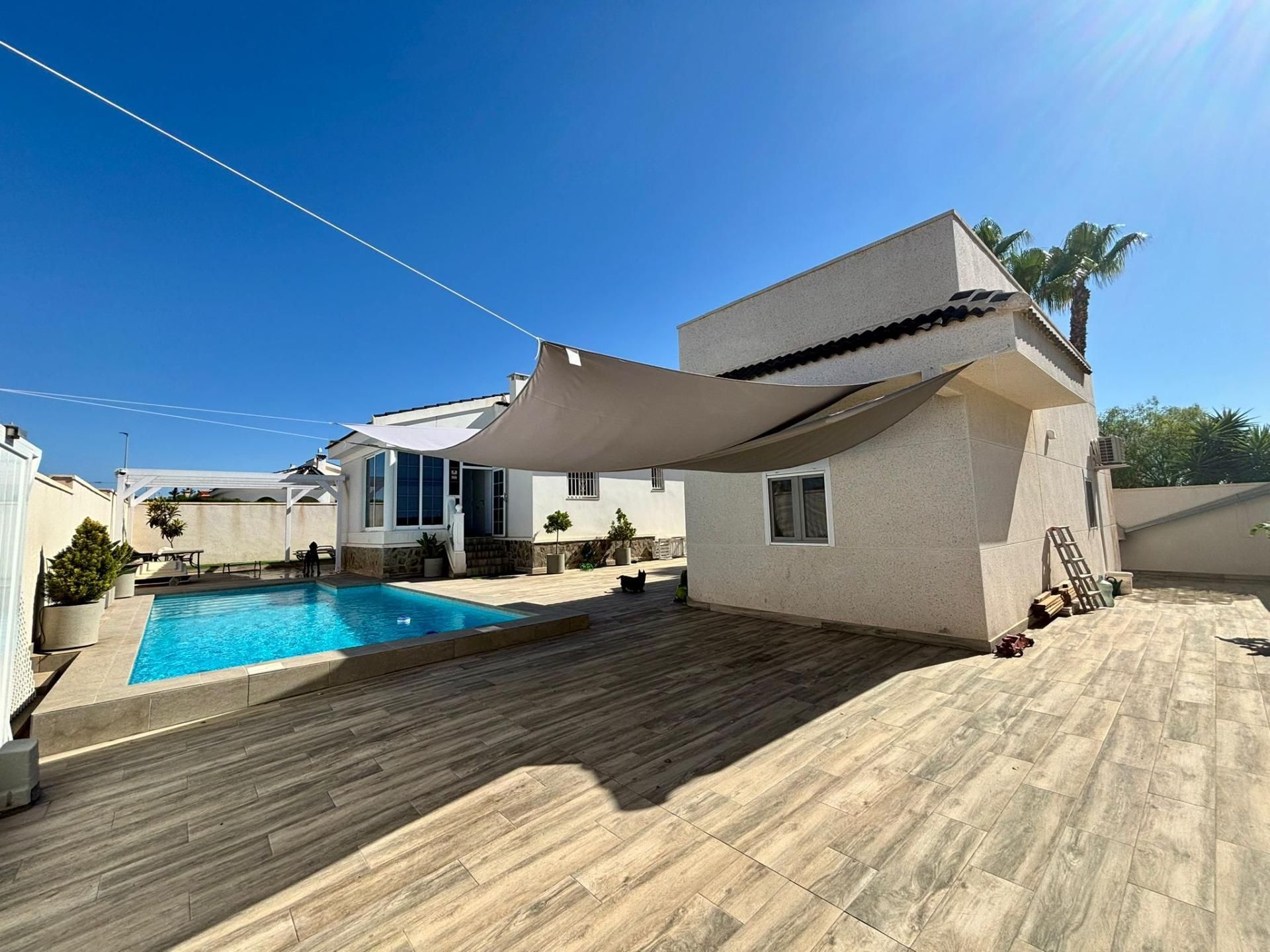 Piscina de Casa o chalet de alquiler en Rojales con Aire acondicionado, Jardín privado y Terraza