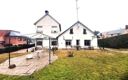 Exterior view of House or chalet for sale in Móstoles  with Heating, Private garden and Swimming Pool