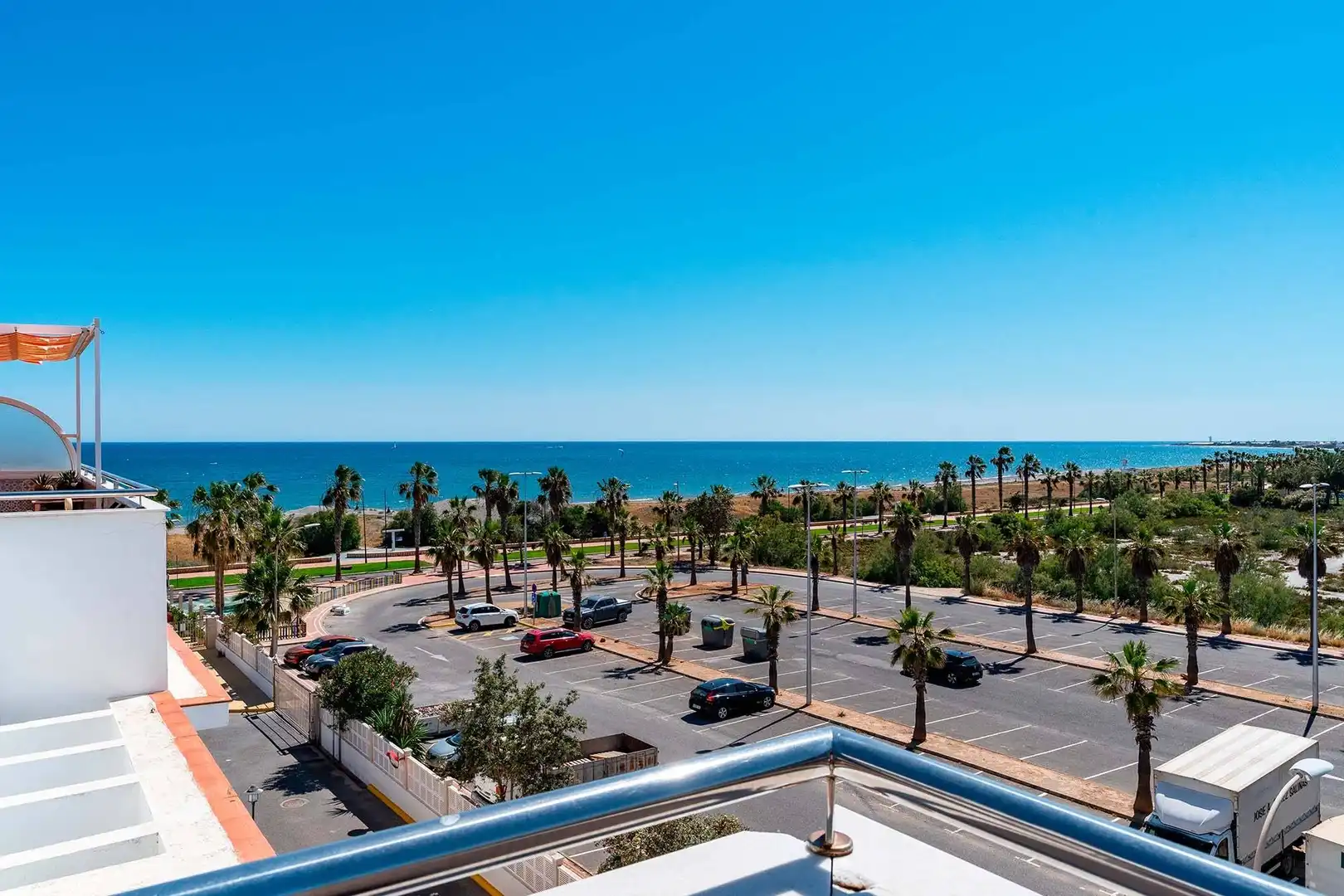 Vista exterior de Àtic en venda en El Ejido amb Terrassa i Piscina comunitària