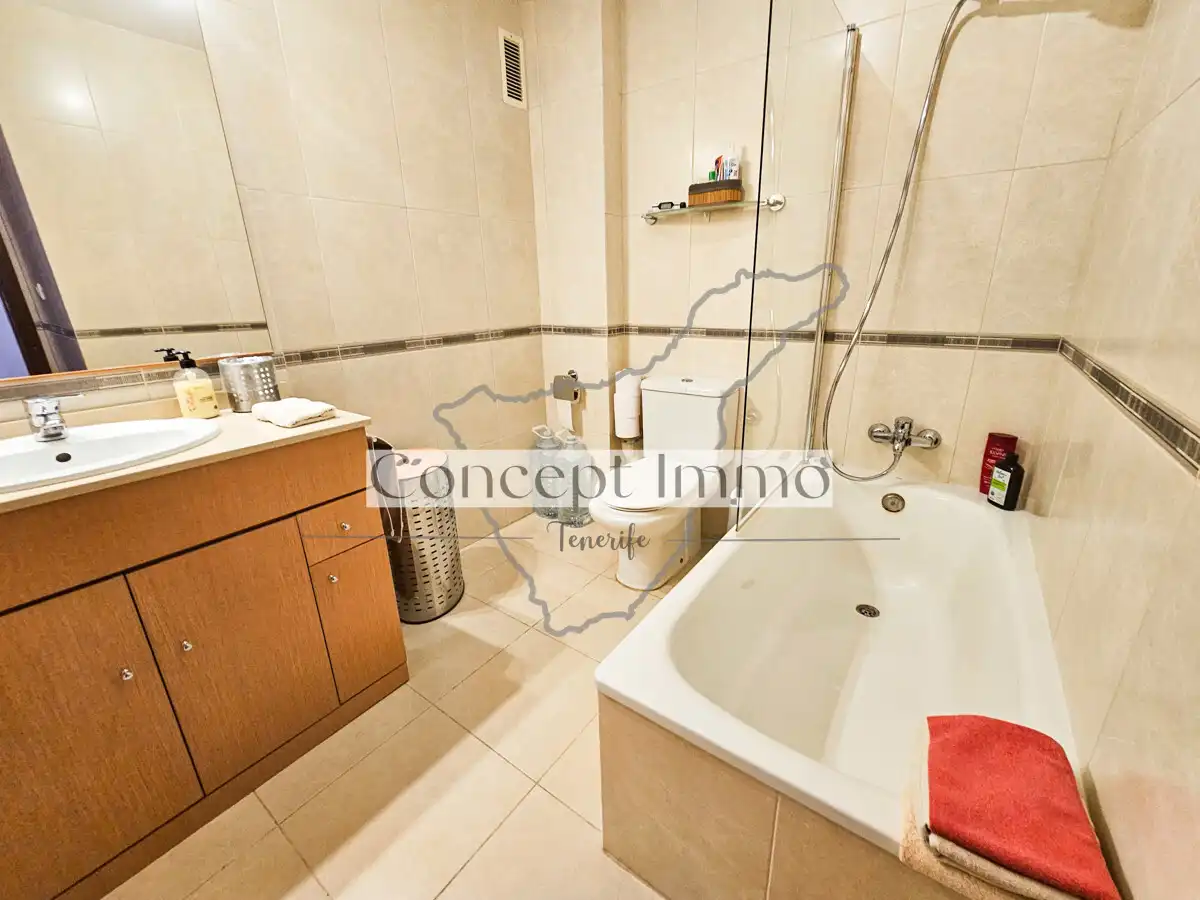 Baño de Piso en venta en Arona con Aire acondicionado, Terraza y Trastero