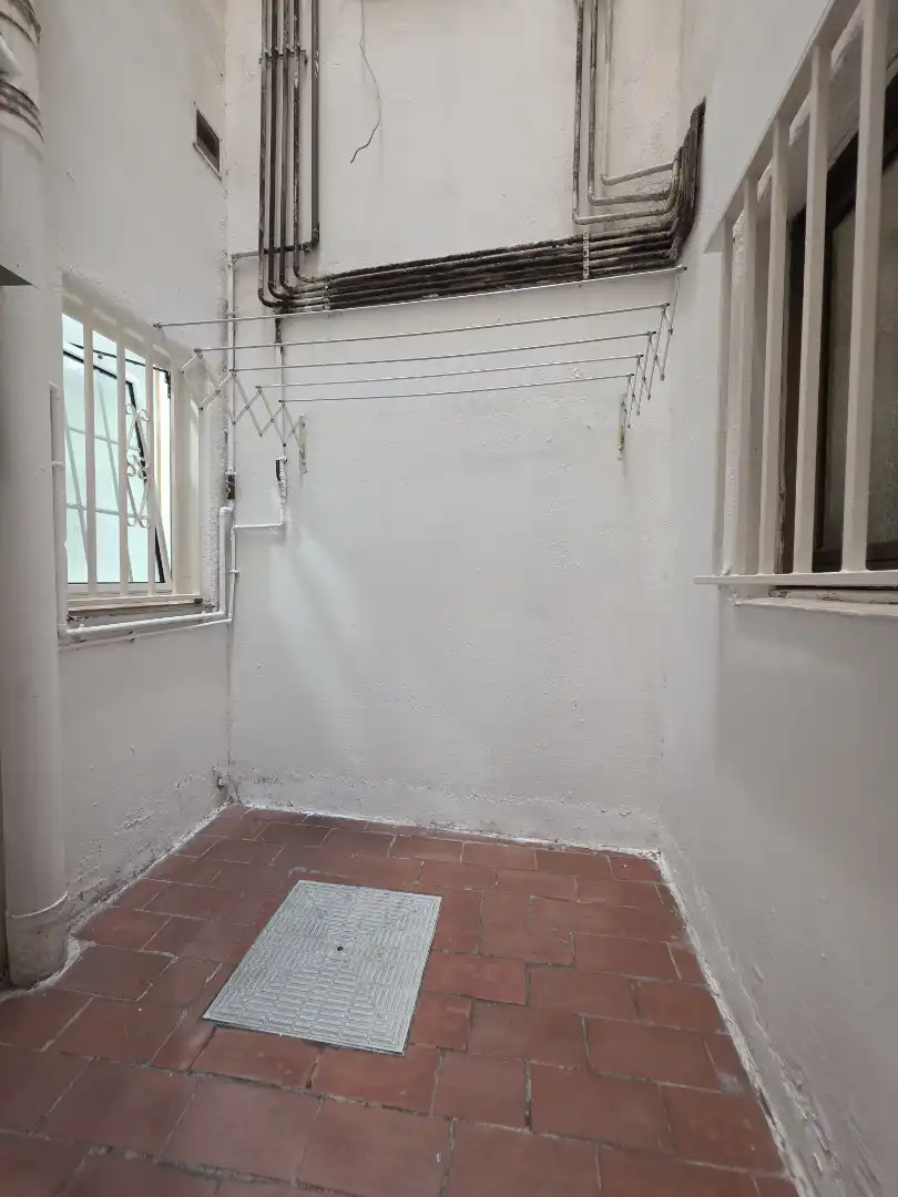 Erdgeschoss zum Verkauf in Barcelona mit Heizung, Terrasse und Möbliert