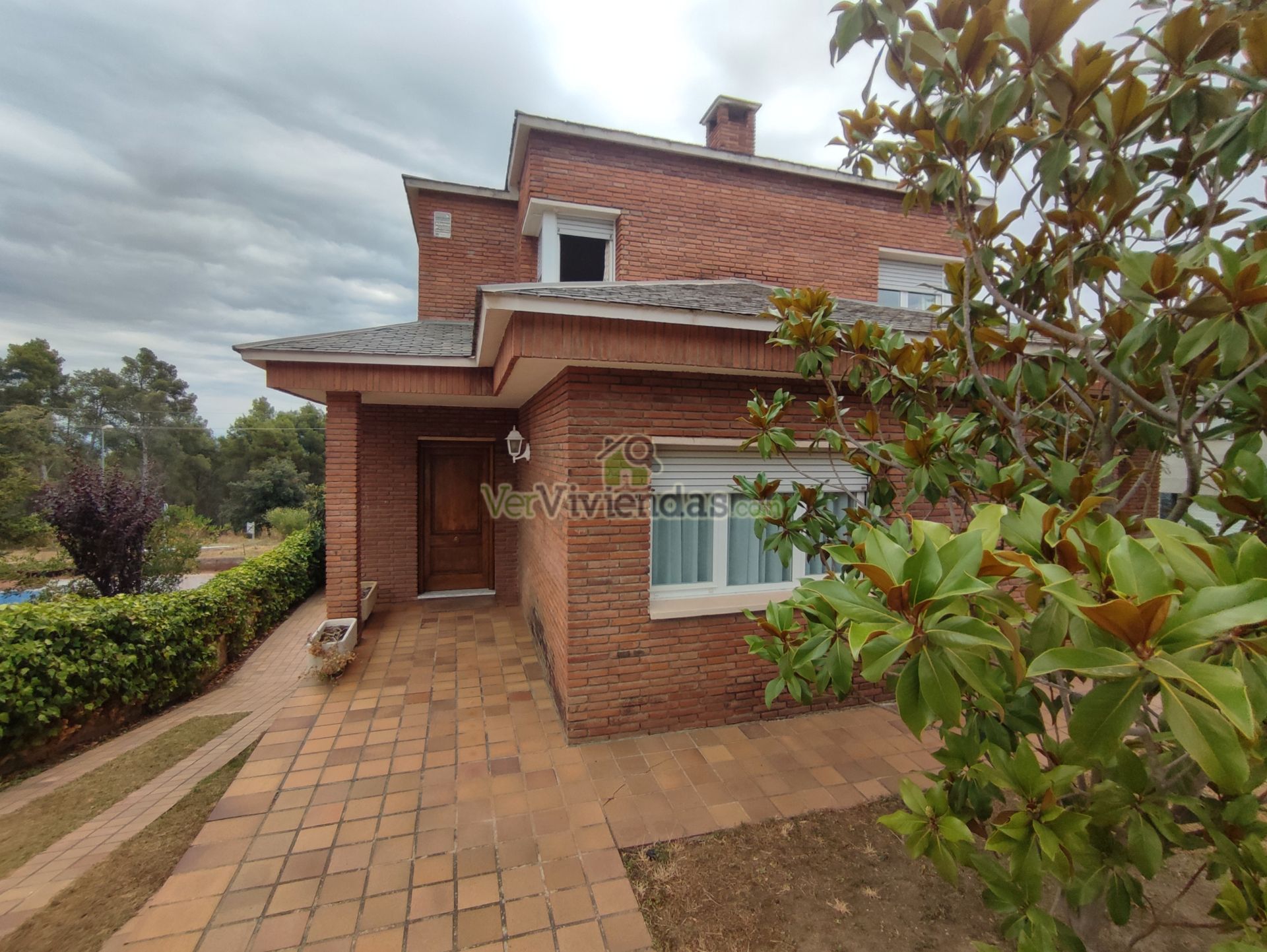 Vista exterior de Casa o xalet en venda en Pallejà amb Calefacció, Jardí privat i Terrassa