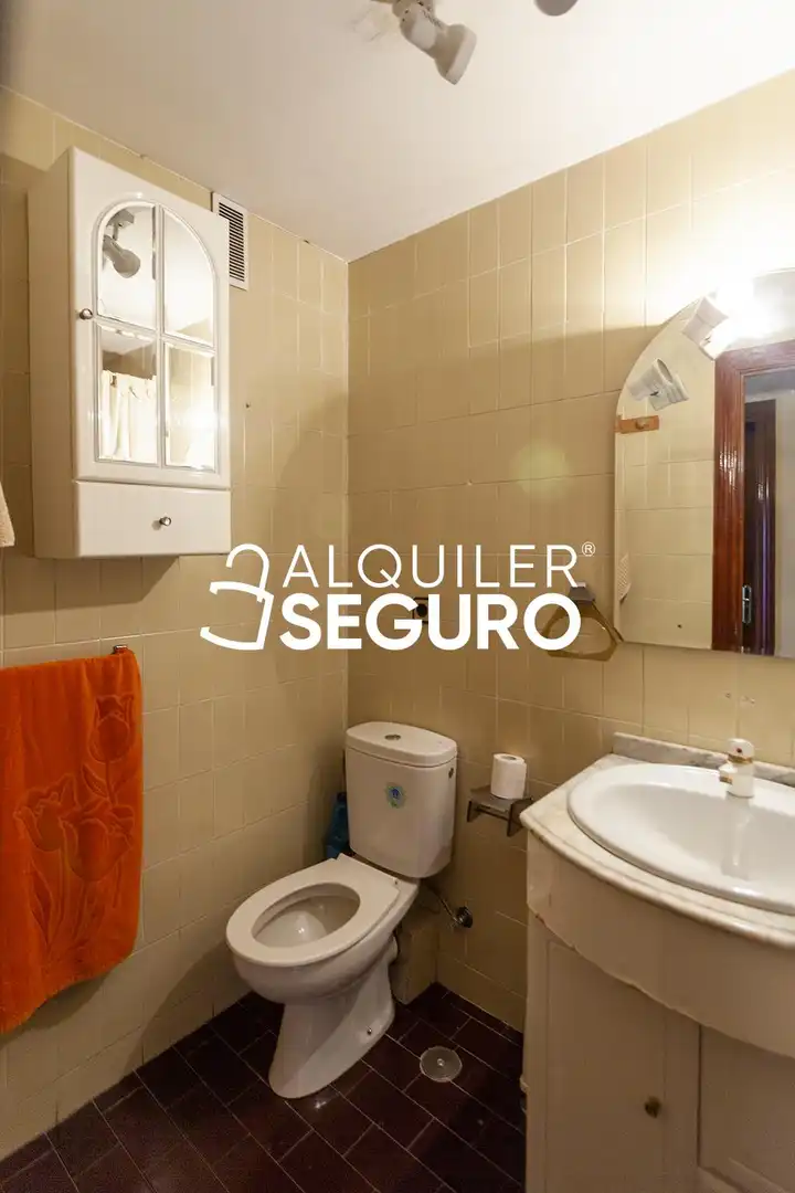Bany de Pis de lloguer en Madrid amb Aire condicionat, Calefacció i Terrassa