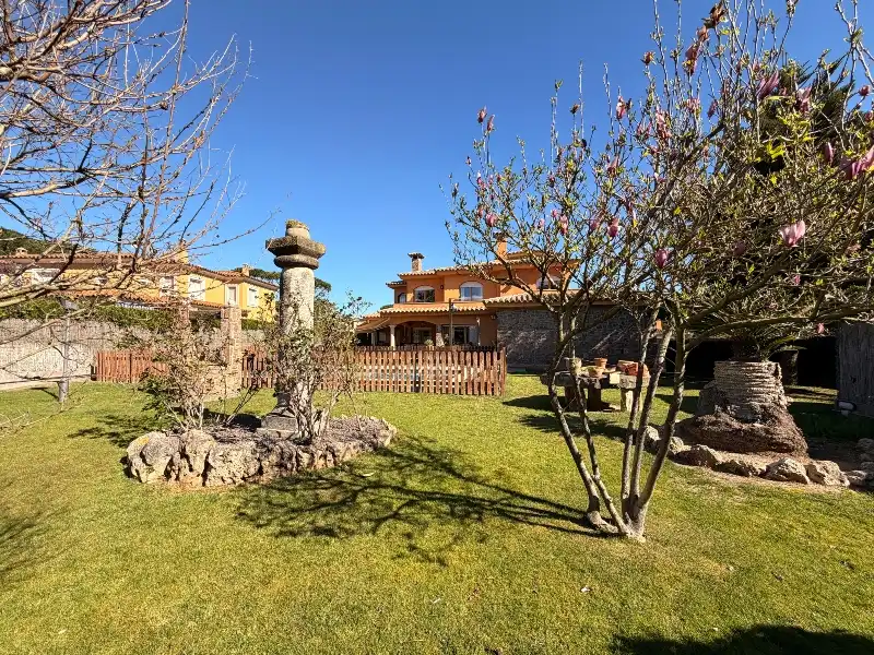 Garden of Houses for sale in Mont-ras  with Air Conditioner, Heating and Private garden