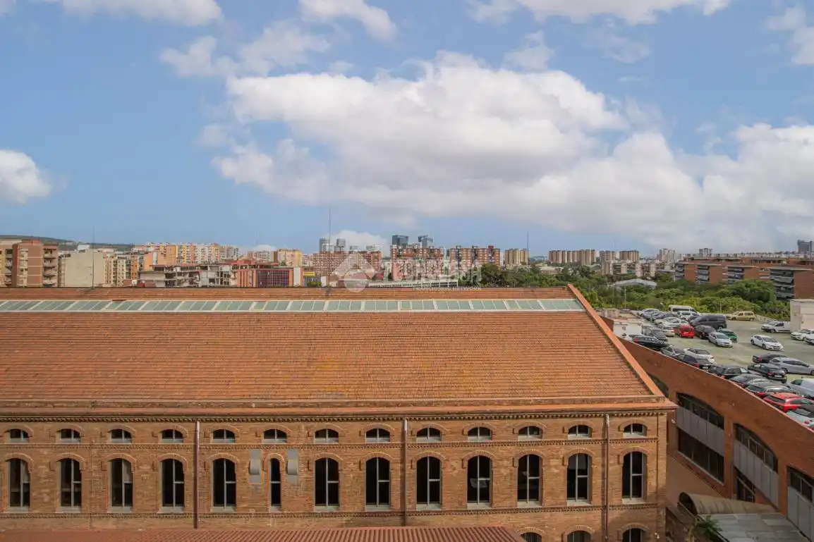 Vista exterior de Piso en venta en L'Hospitalet de Llobregat con Aire acondicionado y Calefacción