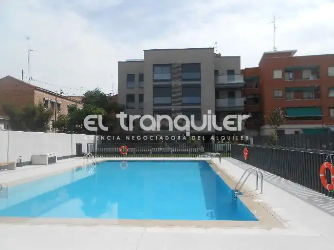 Piscina de Pis de lloguer en Madrid amb Aire condicionat, Terrassa i Piscina