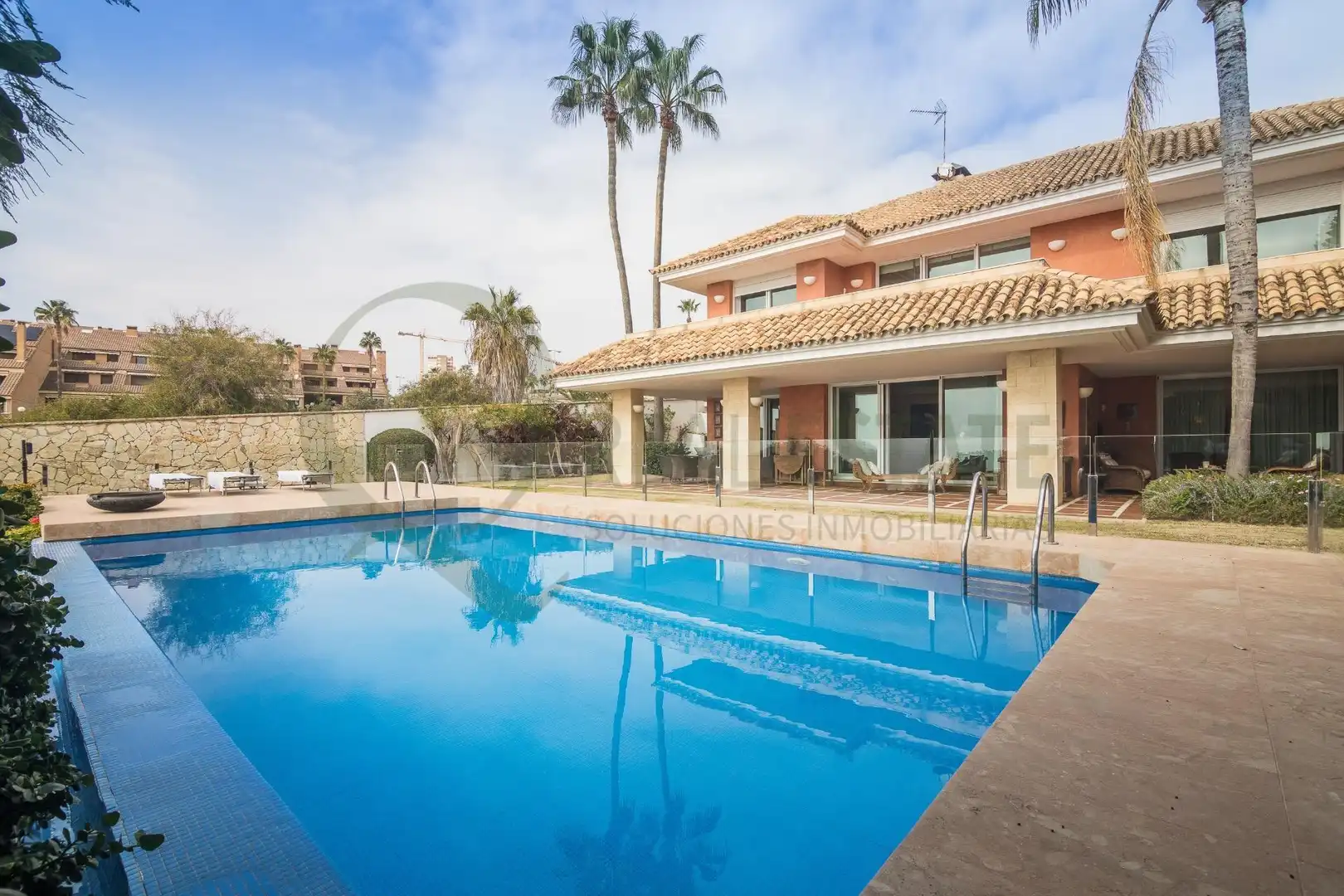 Vista exterior de Casa o xalet en venda en Alicante / Alacant amb Calefacció, Jardí privat i Terrassa