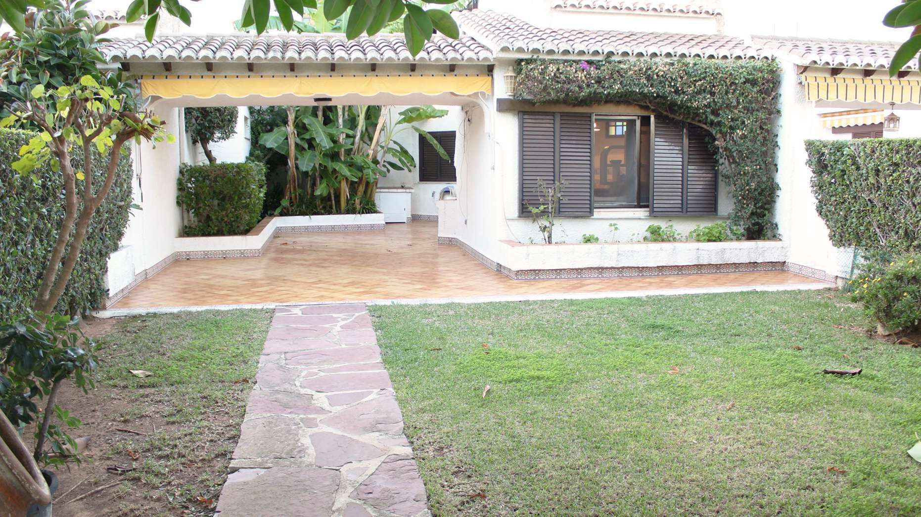 Jardín de Casa o chalet en venta en Dénia con Aire acondicionado, Calefacción y Jardín privado