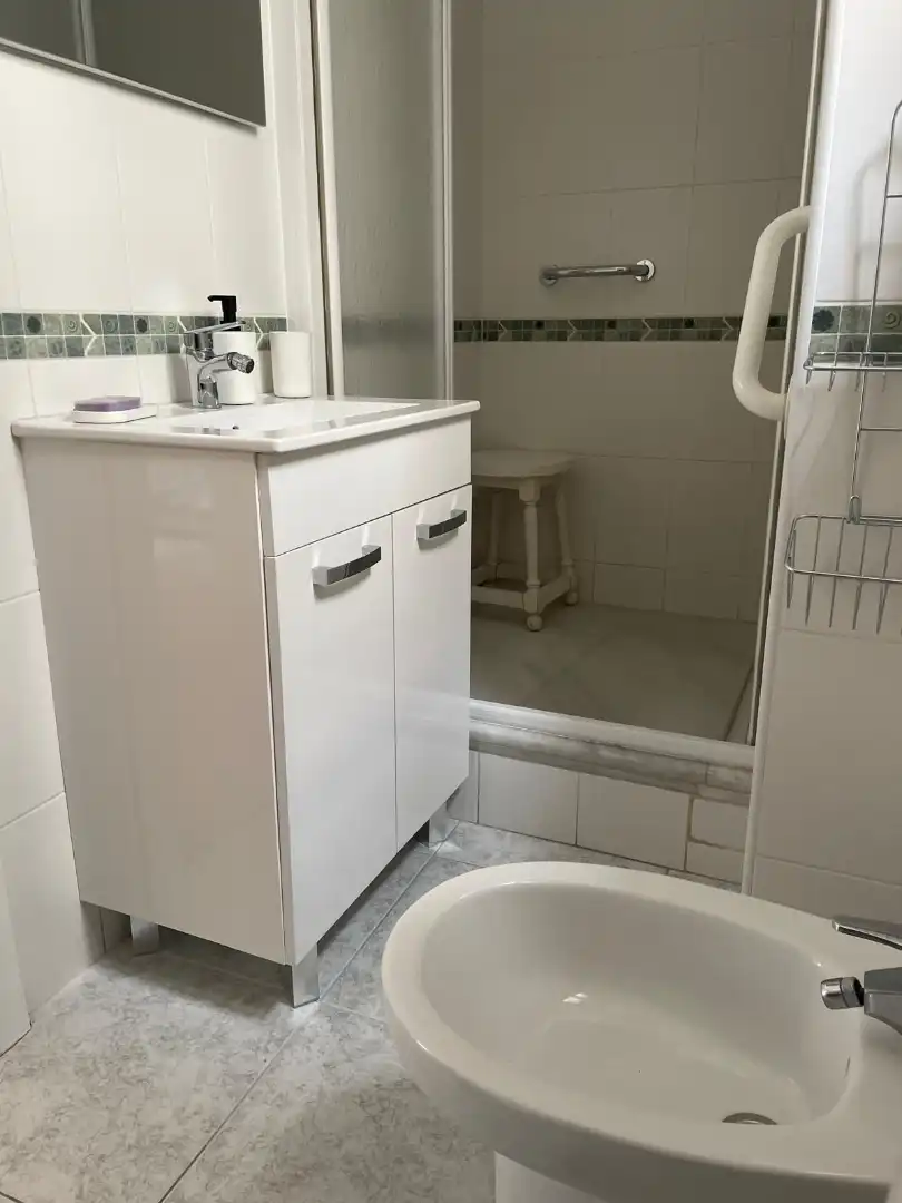 Baño de Piso de alquiler en Málaga con Aire acondicionado, Amueblado y Lavadora