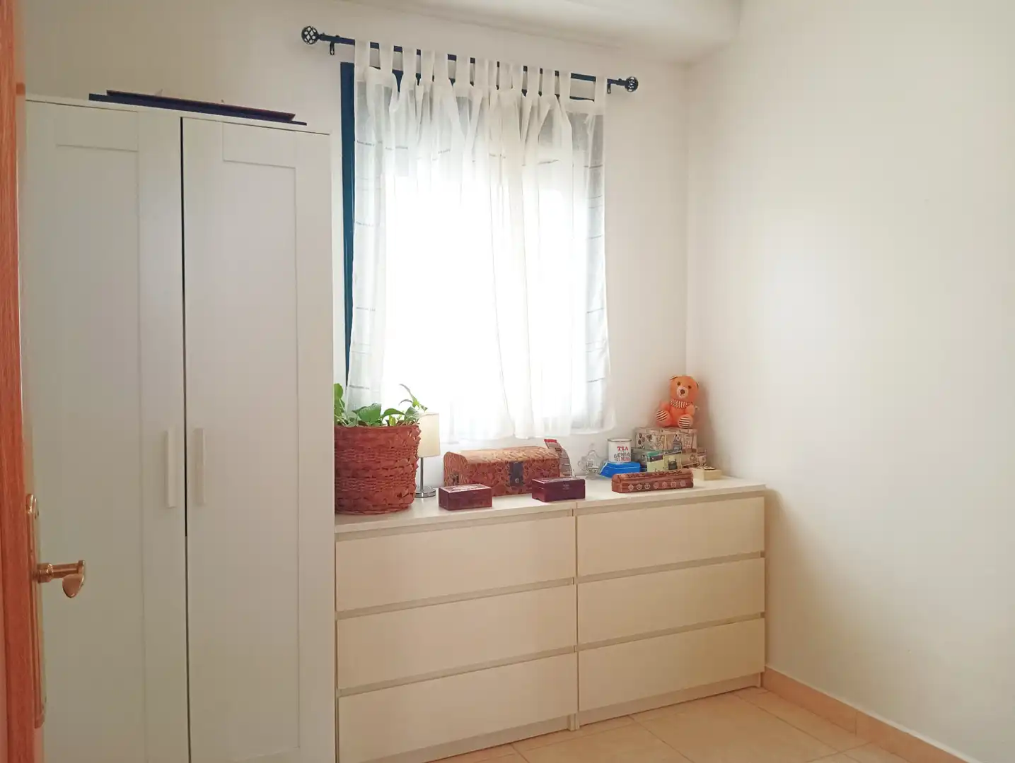 Habitación de Apartamento en venta en Torremolinos con Aire acondicionado, Amueblado y Horno