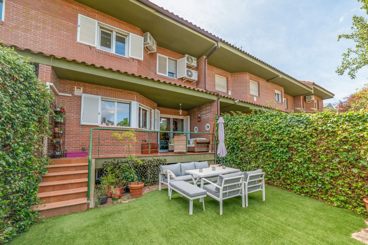 Garden of Single-family semi-detached for sale in Torrelodones  with Air Conditioner, Heating and Private garden
