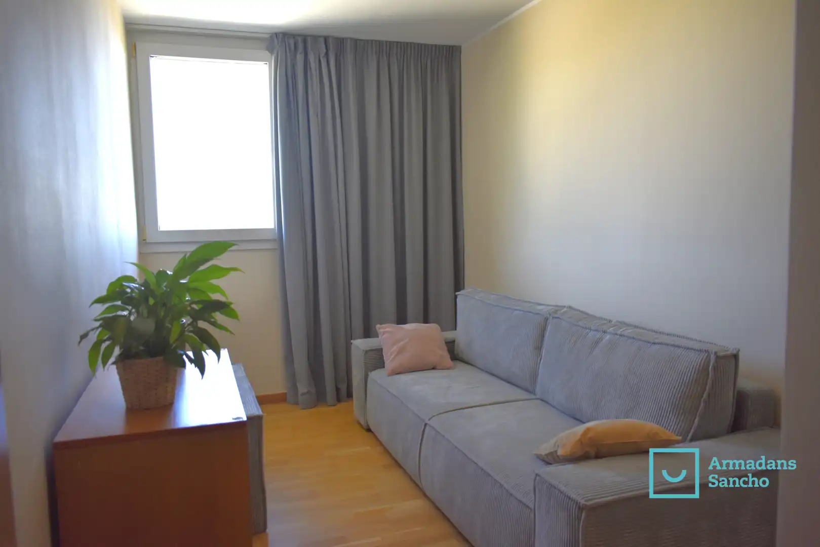 Schlafzimmer von Einfamilien-Reihenhaus zum Verkauf in Tiana mit Klimaanlage, Heizung und Privatgarten