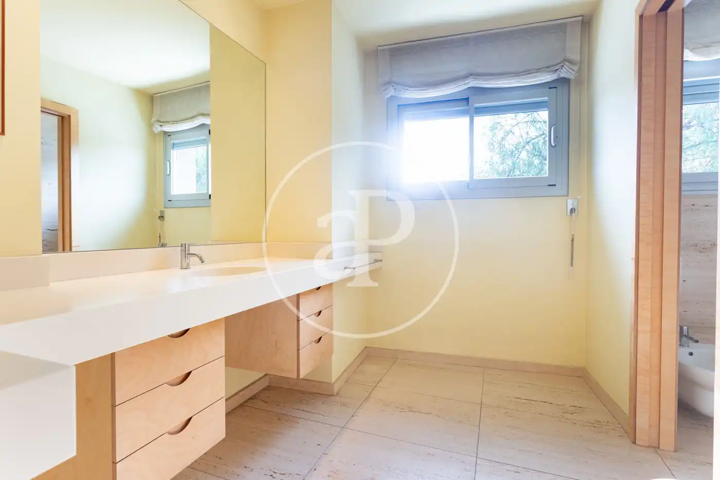 Bany de Casa o xalet en venda en Sant Cugat del Vallès amb Aire condicionat, Calefacció i Jardí privat