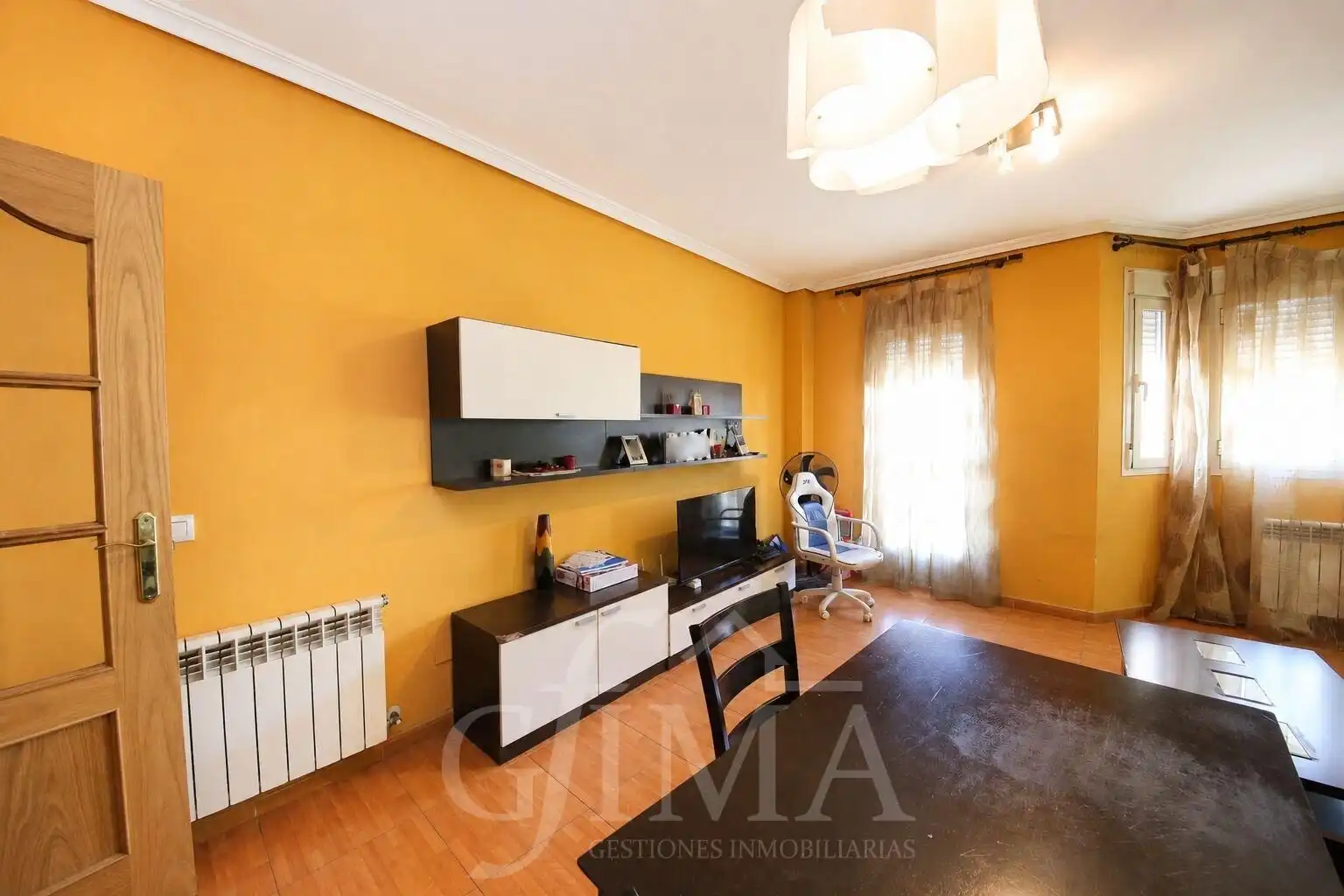 Sala de estar de Piso en venta en Tomelloso con Calefacción, Amueblado y Balcón