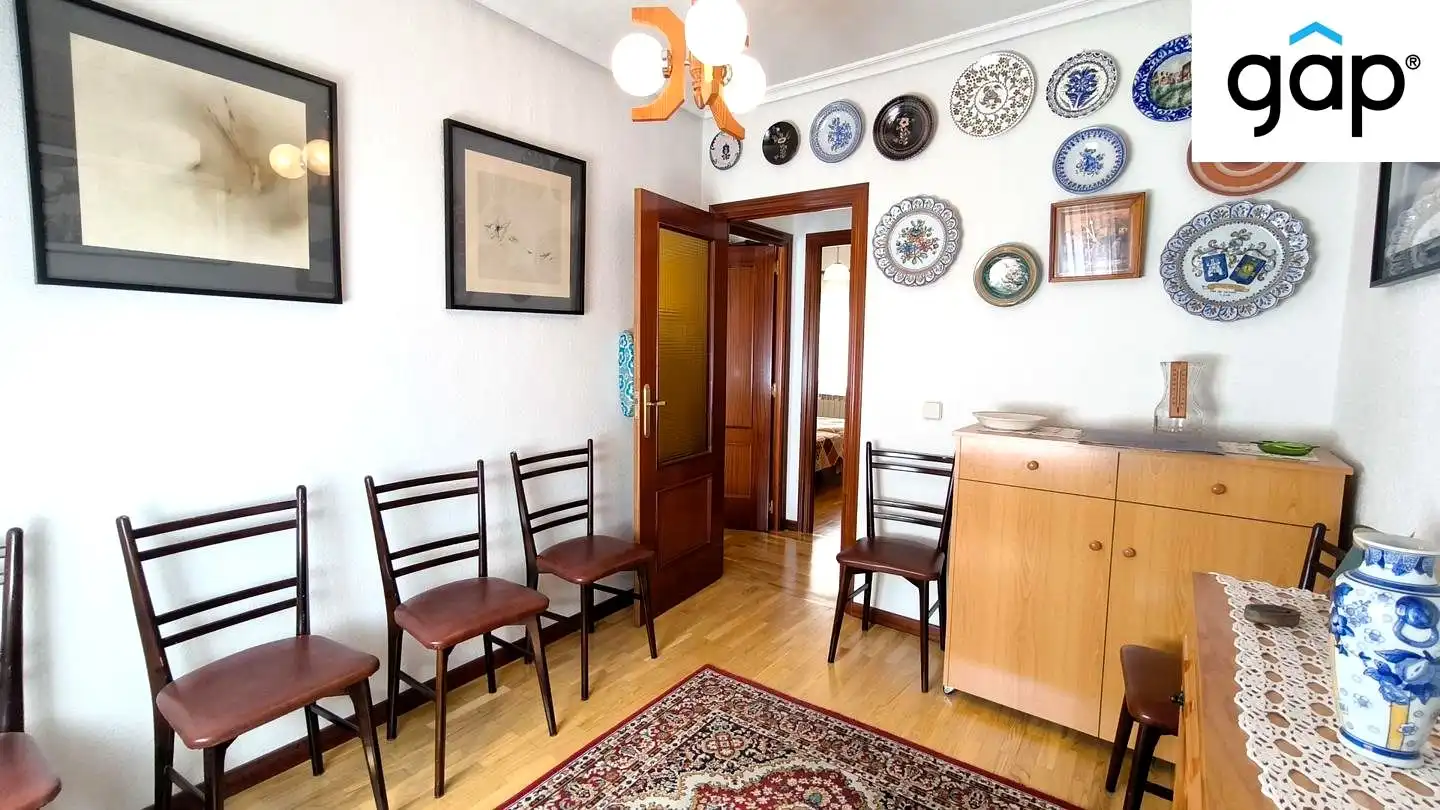 Esszimmer von Wohnung zum Verkauf in Cuenca mit Klimaanlage, Heizung und Parkett