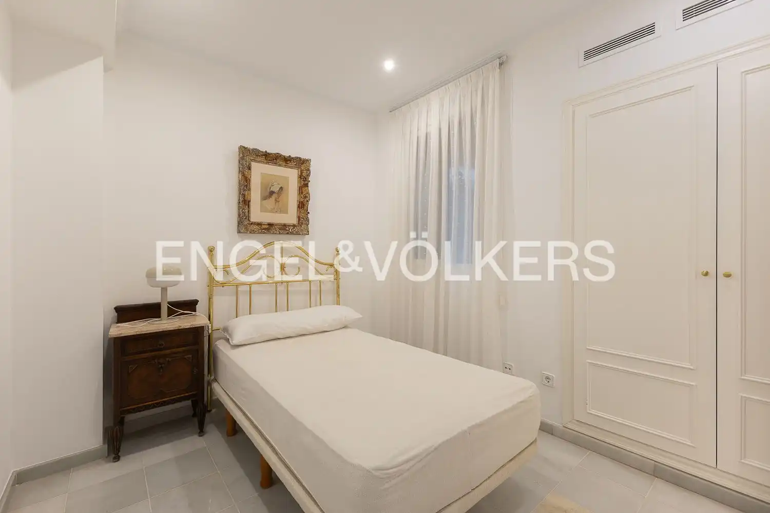 Habitación de Piso de alquiler en Valencia con Aire acondicionado, Calefacción y Amueblado