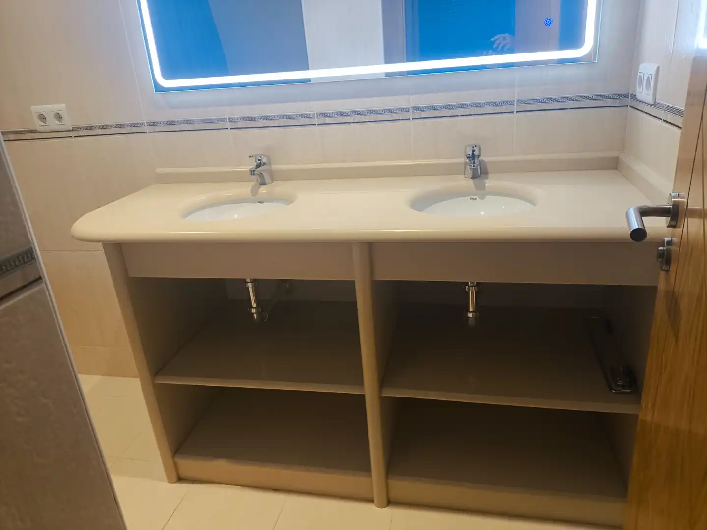 Bathroom of Flat for rent in Bertamirans