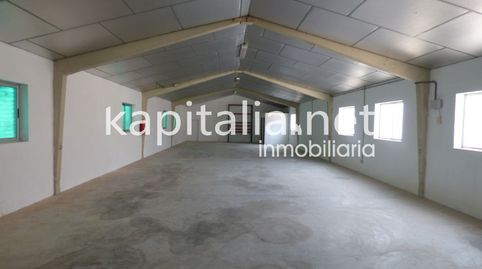 Conjunto de naves en venta en ontinyent.