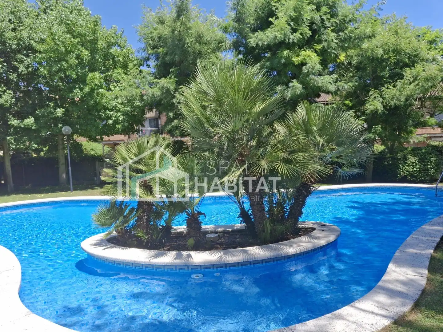 Piscina de Casa adosada de lloguer en Cabrils amb Calefacció, Jardí privat i Parquet