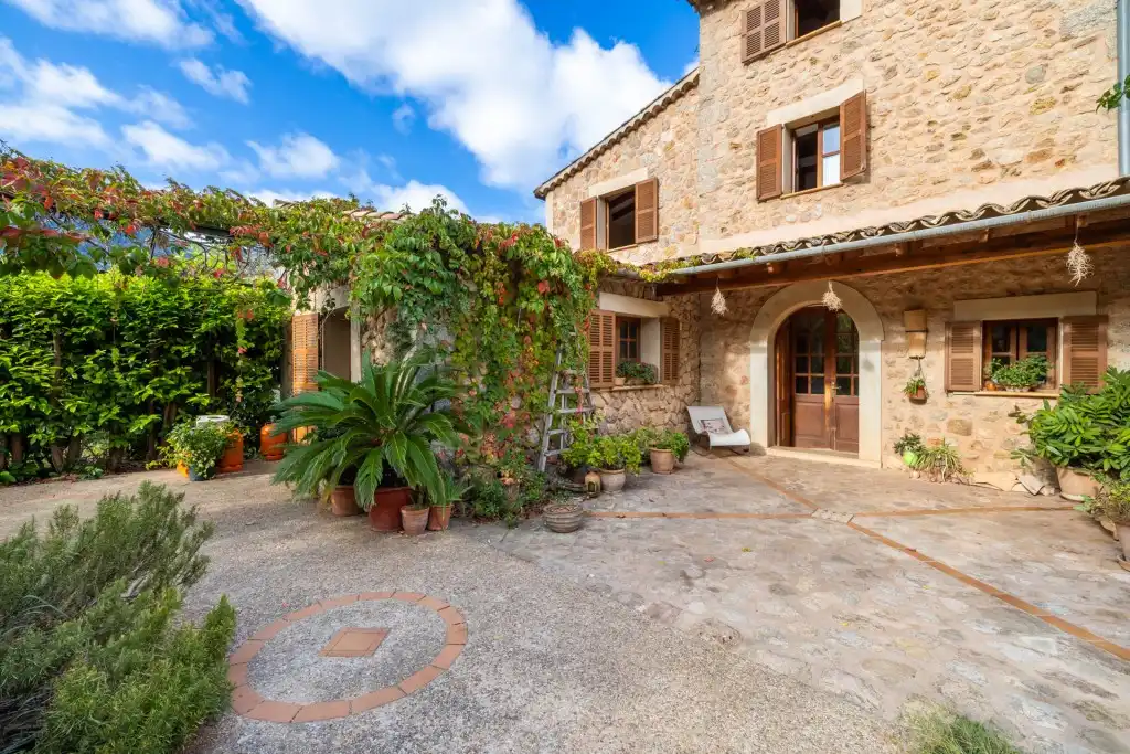 Country house with garden for sale in Sóller