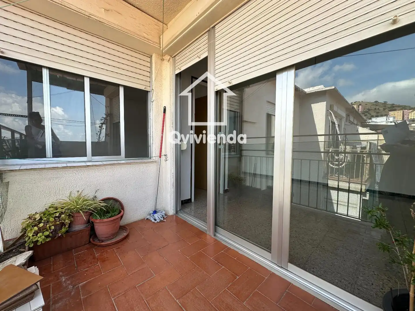 Vista exterior de Ático en venta en Santa Coloma de Gramenet con Calefacción