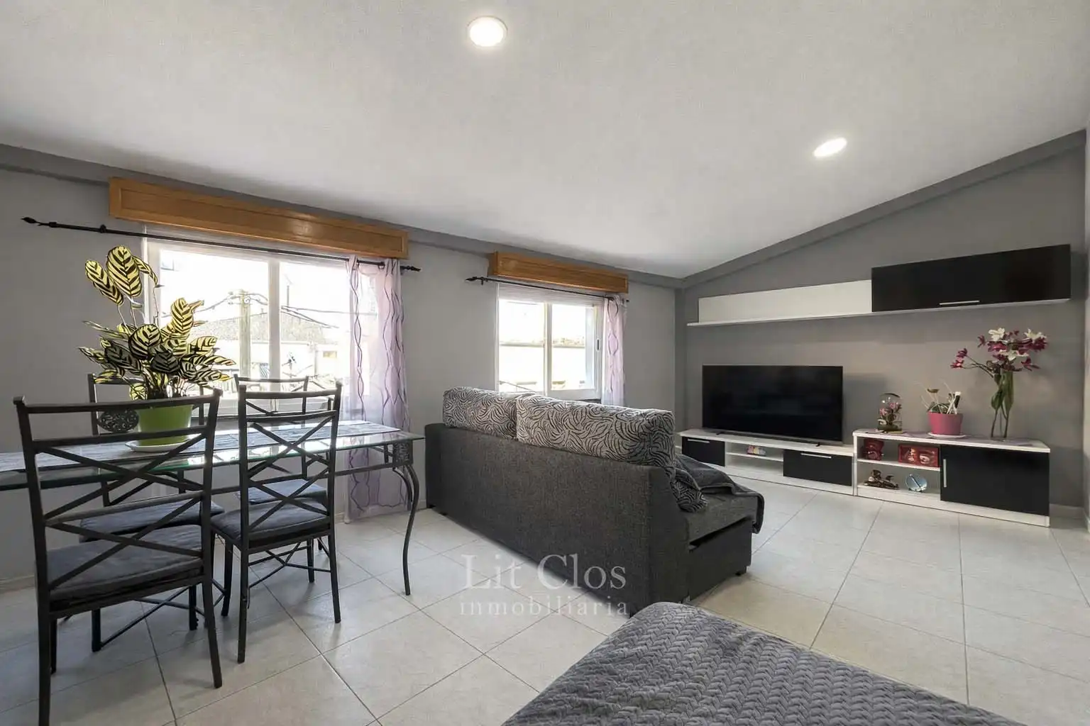 Sala de estar de Piso en venta en O Barco de Valdeorras   con Calefacción y Trastero