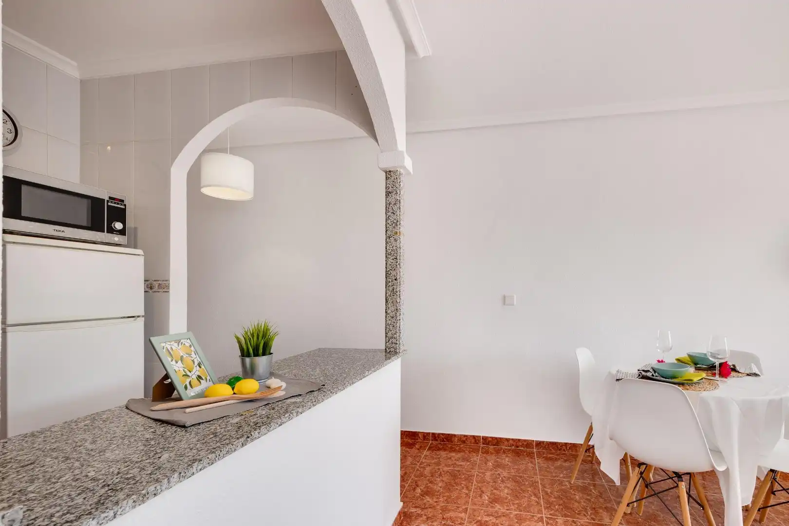 Cocina de Apartamento en venta en Torrevieja con Terraza, Amueblado y Piscina comunitaria