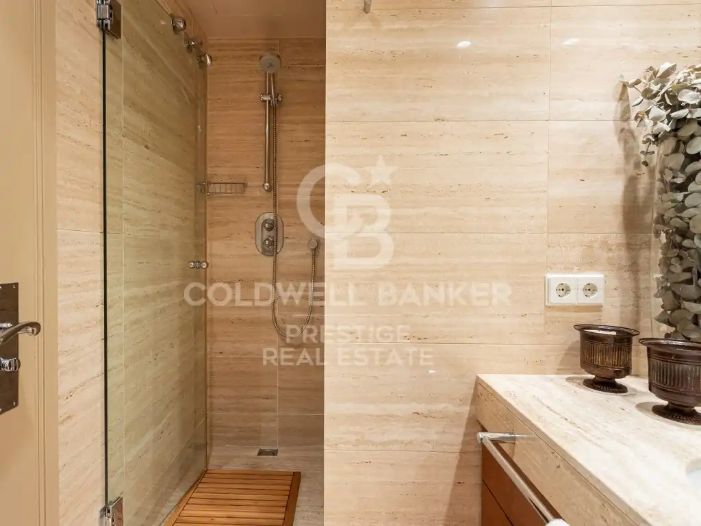 Baño de Piso en venta en Barcelona con Jardín privado, Terraza y Piscina comunitaria