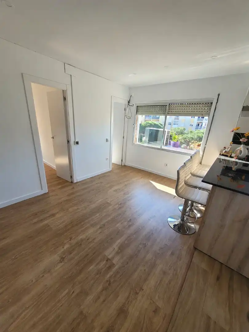 Sala de estar de Piso en venta en El Prat de Llobregat con Aire acondicionado, Calefacción y Horno