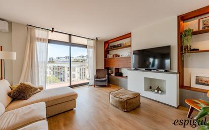 Sala d'estar de Pis en venda en Sant Cugat del Vallès amb Aire condicionat, Calefacció i Parquet