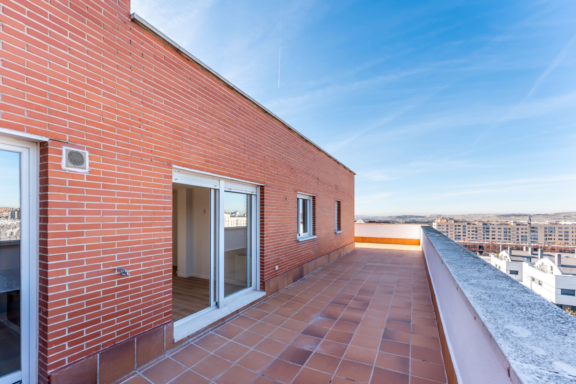 Vista exterior de Pis en venda en Rivas-Vaciamadrid amb Piscina comunitària