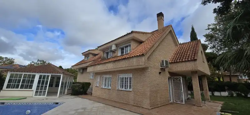Exterior view of Houses for sale in Villaviciosa de Odón  with Air Conditioner, Heating and Terrace
