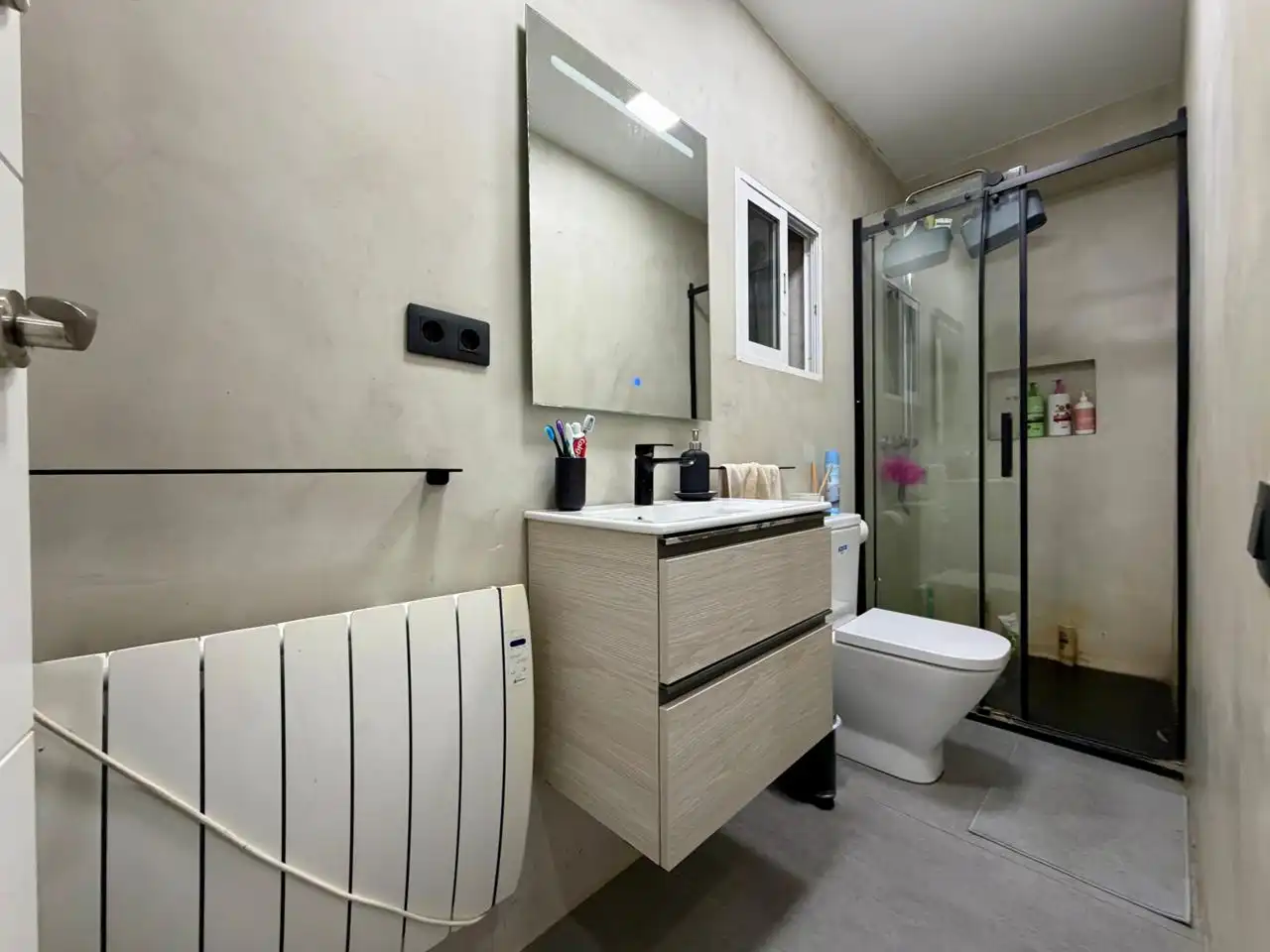 Bathroom of Flat for sale in Nou Barris