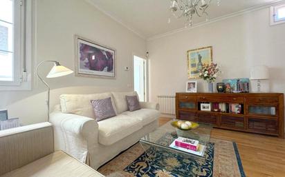 Living room of Flat for sale in  Madrid Capital  with Air Conditioner, Heating and Parquet flooring