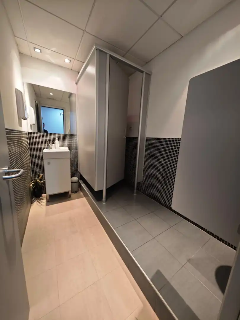 Bathroom of Industrial buildings for sale in Madrid
