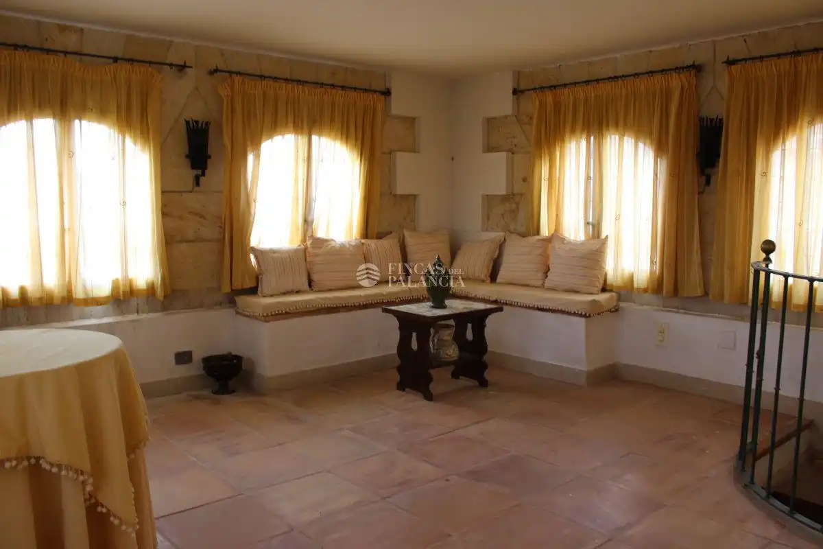 Sala d'estar de Casa o xalet en venda en Segorbe amb Calefacció, Jardí privat i Terrassa