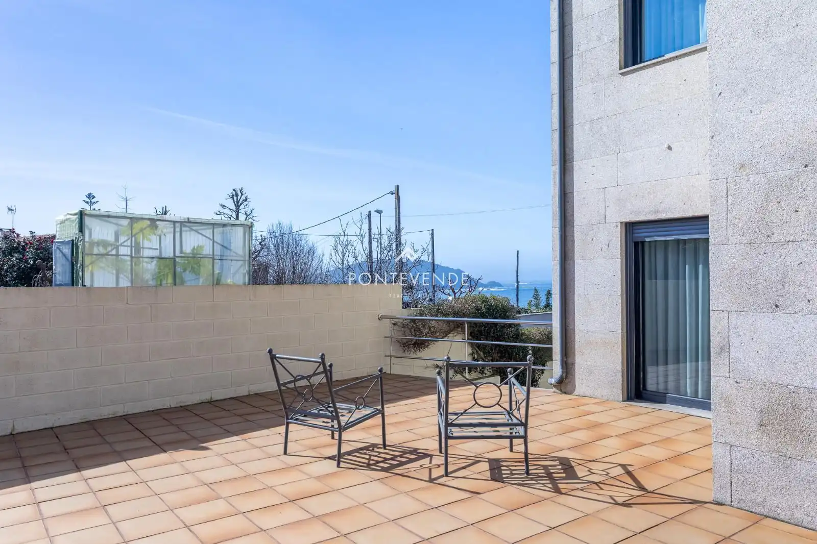 Terrassa de Casa o xalet en venda en Vigo  amb Calefacció, Jardí privat i Terrassa