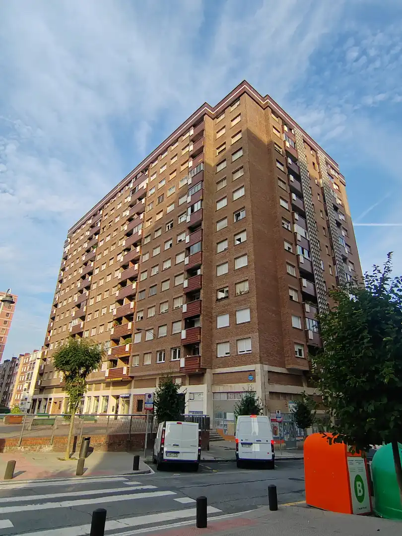 Außenansicht von Wohnung zur Miete in Bilbao  mit Heizung, Parkett und Terrasse